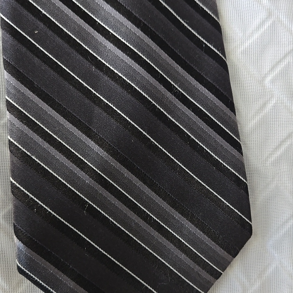Bugatti Tie - Picture 2 of 5